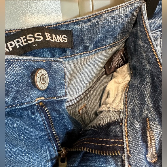 Express Size 2 Distressed Jean Shorts (Like New!) - Picture 4 of 4